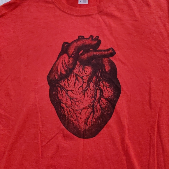 MY HEART BELONGS TO YOU T-SHIRT. RED WITH HEART DESIGN. SIZE MEDIUM - Picture 4 of 4